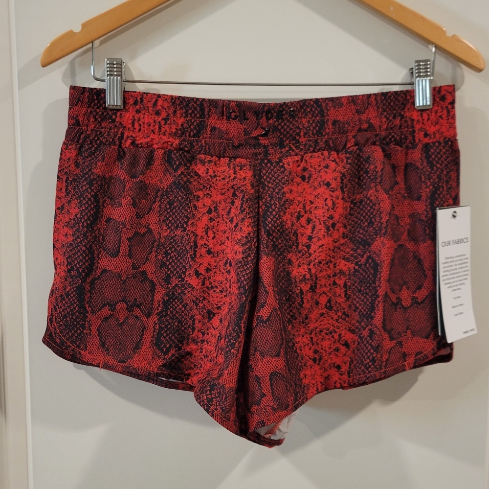 Glyder Running Short In Cherry Snake Size Small NWT